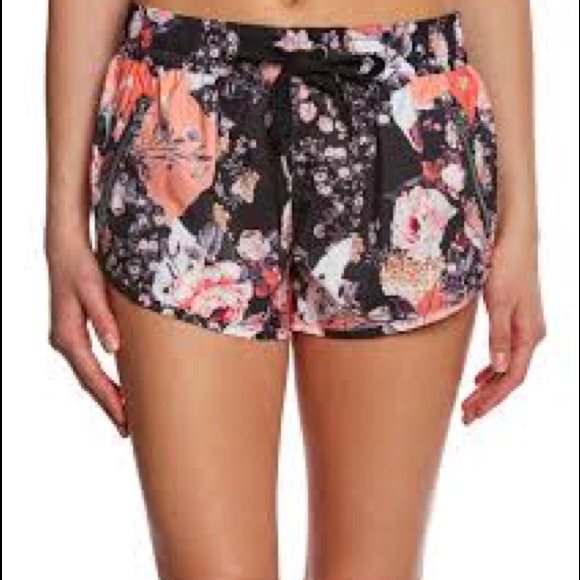 sho sho Pants - 2/40$$ Small Sho Sho Booty Floral Print Shorts